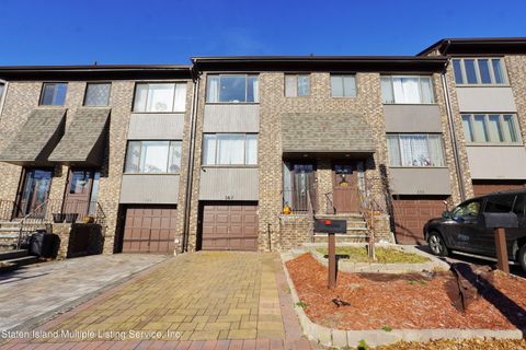 Photo of 387 Fingerboard Road, Staten Island, NY 10305 (MLS # 1165893)