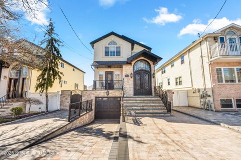 Photo of 74 Pitney Avenue, Staten Island, NY 10309 (MLS # 2501148)