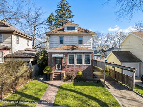 Photo of 107 Jacques Avenue, Staten Island, NY 10306 (MLS # 2401517)