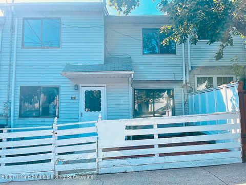 Photo of 370 Mosel Avenue, Staten Island, NY 10304 (MLS # 1162404)