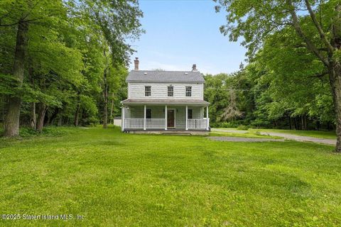 Photo of 1566 Arthur Kill Road, Staten Island, NY 10312 (MLS # 2503306)