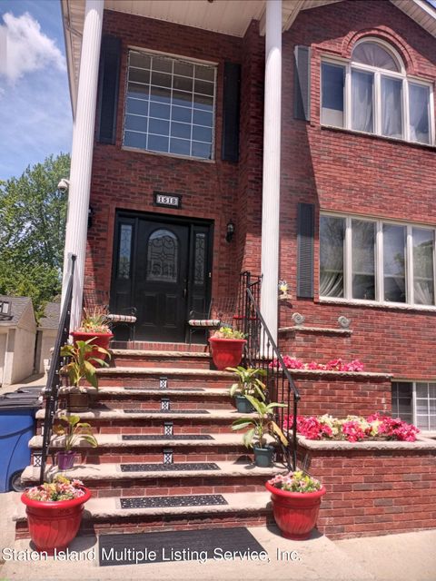 Photo of 151 Waterbury Avenue #B, Staten Island, NY 10309 (MLS # 1162065)