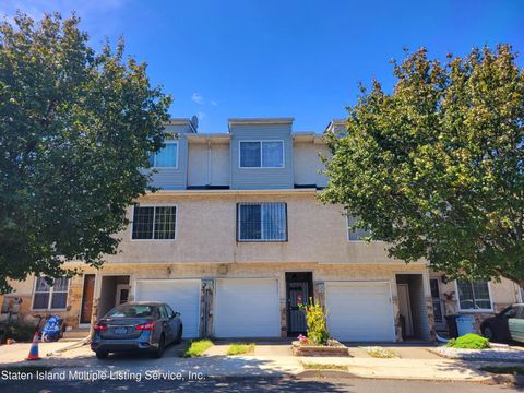 Photo of 89 Circle Loop, Staten Island, NY 10304 (MLS # 1163929)