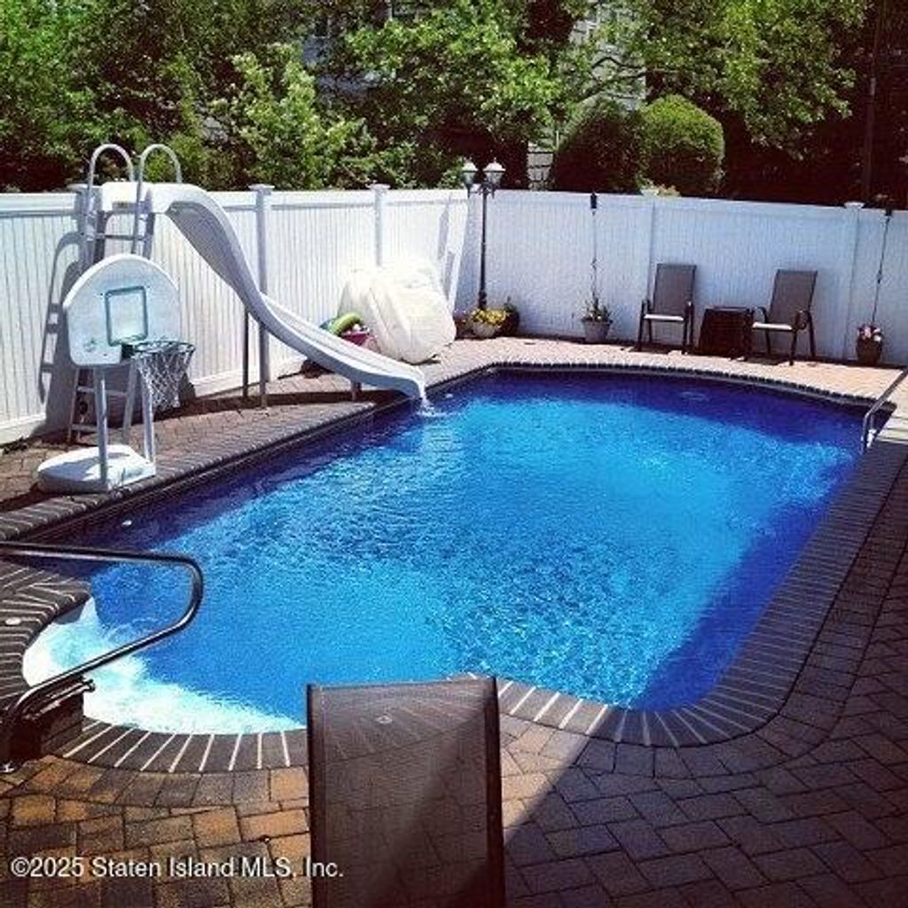 Photo of 116 Browning Avenue, Staten Island, NY 10314 (MLS # 2505016)