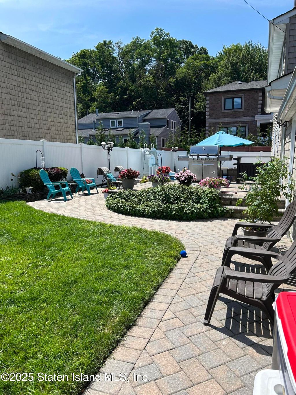 Photo of 116 Browning Avenue, Staten Island, NY 10314 (MLS # 2505016)