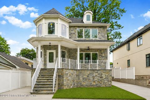 Photo of 18 Tottenville Place, Staten Island, NY 10307 (MLS # 2602685)