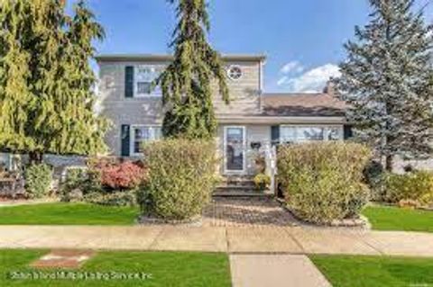 Photo of 3113 Oceanside Road, Out of Area, NY 11561 (MLS # 1164467)