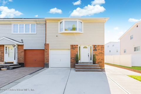 Photo of 998 Arthur Kill Road Road, Staten Island, NY 10312 (MLS # 2506648)