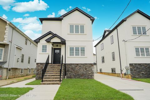 Photo of 25 Hickory Avenue, Staten Island, NY 10305 (MLS # 2406947)