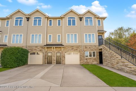 Photo of 214 Roman Avenue, Staten Island, NY 10314 (MLS # 2506586)