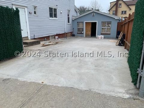 Photo of 680 Richmond Road, Staten Island, NY 10304 (MLS # 2402079)