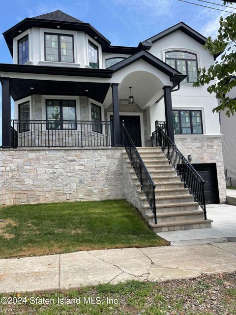 Photo of 15 Madsen Avenue, Staten Island, NY 10309 (MLS # 2404586)