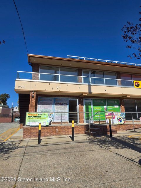 Photo of 1975 Victory Boulevard, Staten Island, NY 10314 (MLS # 2405994)