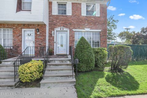 Photo of 3 Signs Road #A, Staten Island, NY 10314 (MLS # 1164607)