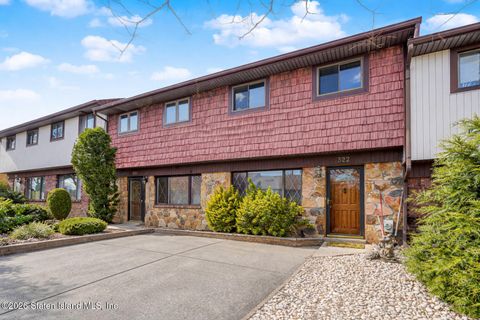 Photo of 322 Rolling Hill Green, Staten Island, NY 10312 (MLS # 2601645)