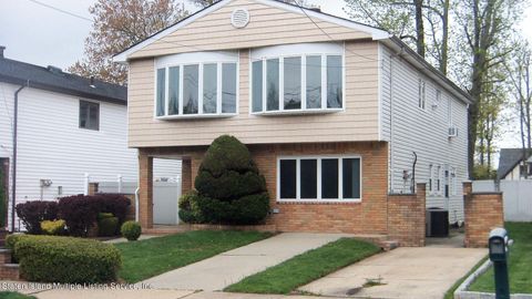 Photo of 1872 Drumgoole Road W #1, Staten Island, NY 10309 (MLS # 1155942)