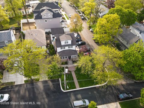 Photo of 28 Satterlee Street, Staten Island, NY 10307 (MLS # 2602000)