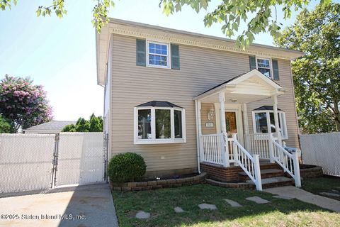 Photo of 52 Rankin Street, Staten Island, NY 10312 (MLS # 2505124)