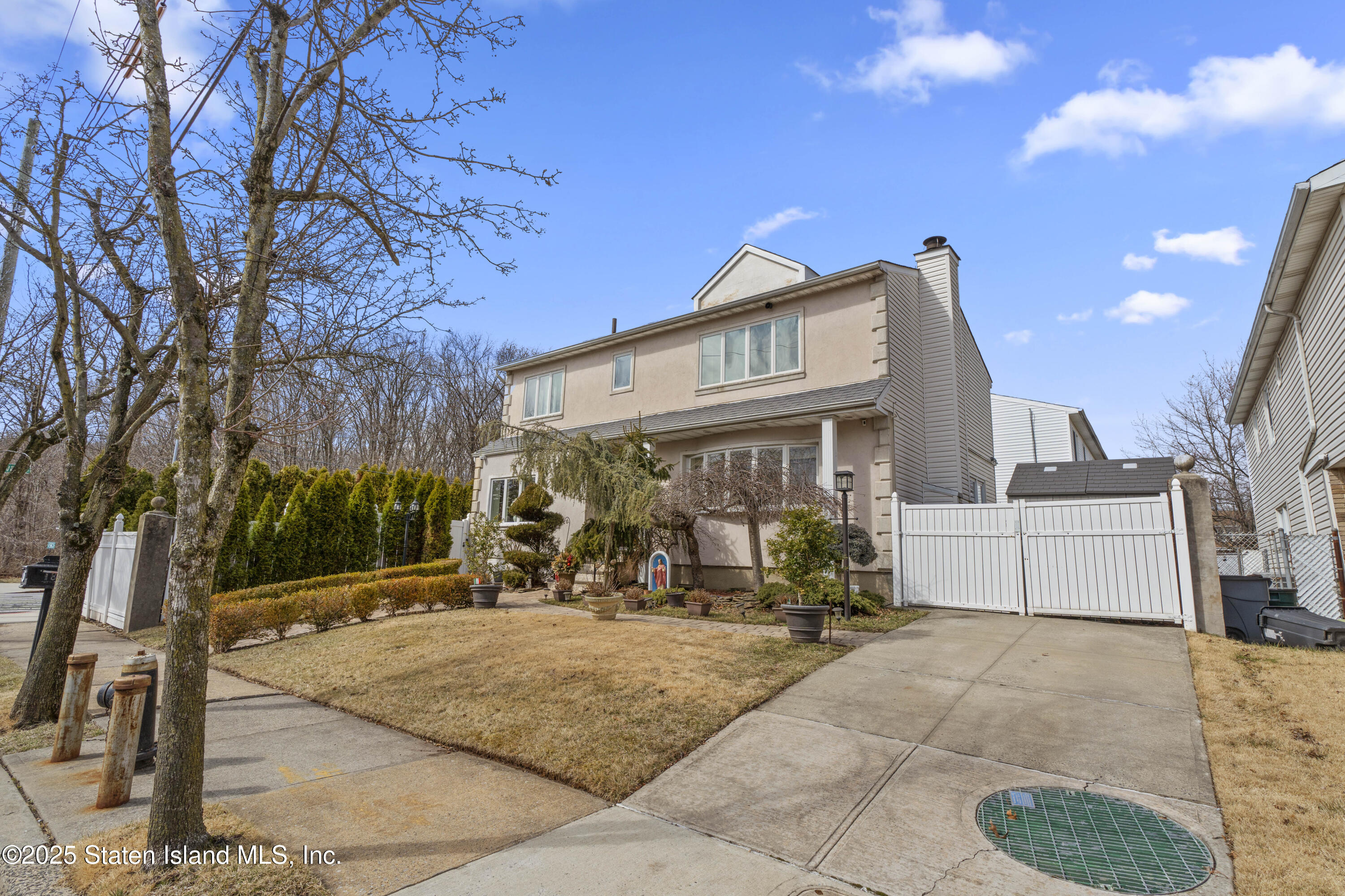 1888 Drumgoole Road, Staten Island, New York image 3