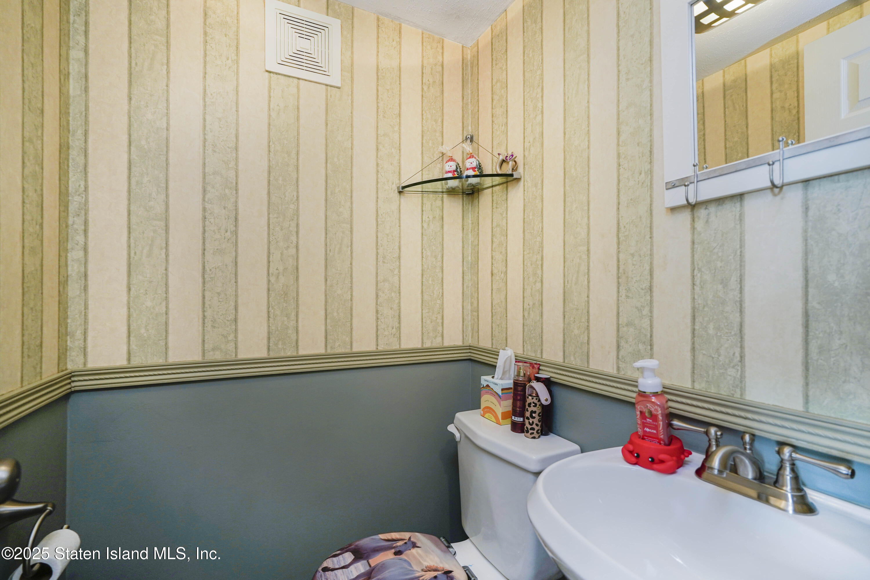 354 Aspen Knolls Way, Staten Island, New York image 13
