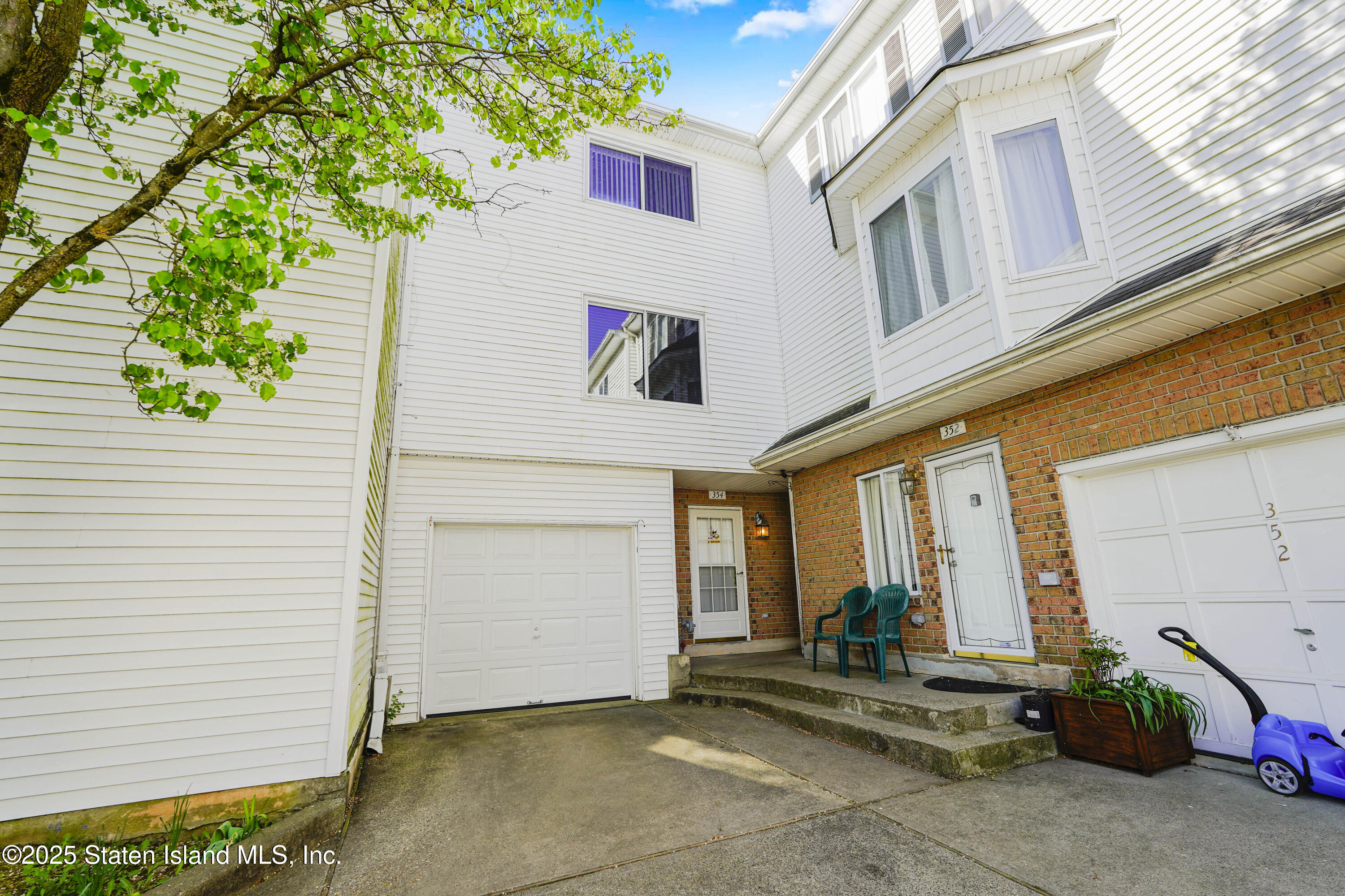 354 Aspen Knolls Way, Staten Island, New York image 3