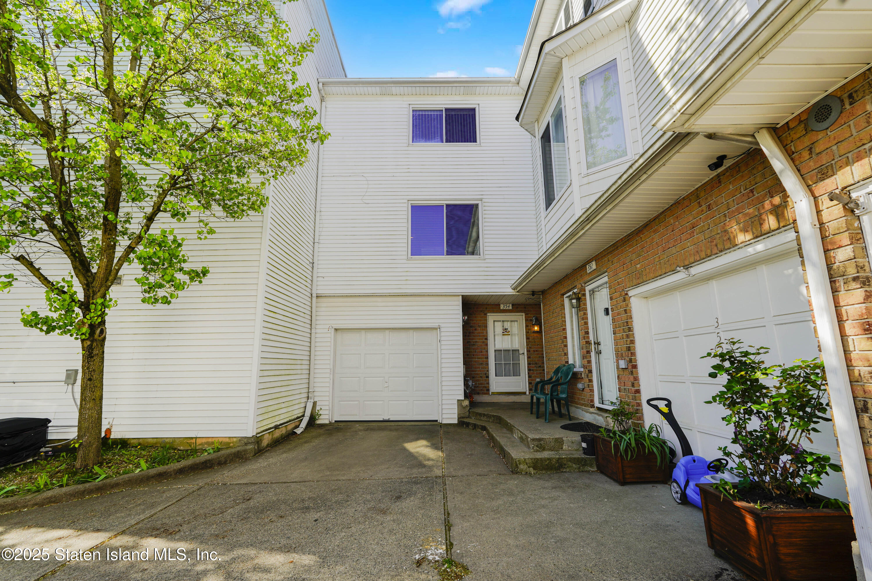 354 Aspen Knolls Way, Staten Island, New York image 2
