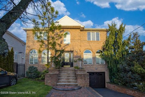 Photo of 477 Vernon Avenue, Staten Island, NY 10309 (MLS # 2601095)
