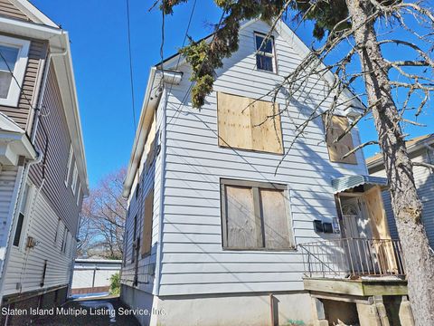 Photo of 260 Davis Avenue, Staten Island, NY 10311 (MLS # 2401003)