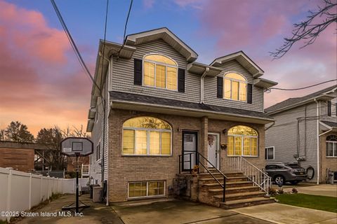 Photo of 58 Sylvia Street, Staten Island, NY 10312 (MLS # 2506793)