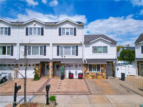 Photo of 25 Poets Circle, Staten Island, NY 10312 (MLS # 2602137)