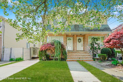 Photo of 42 Sylvia Street, Staten Island, NY 10312 (MLS # 2502468)