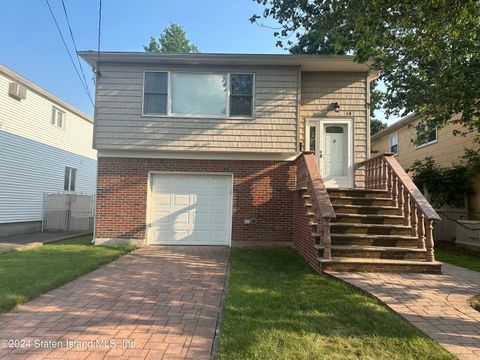 Photo of 14 Laredo Avenue, Staten Island, NY 10312 (MLS # 2404456)