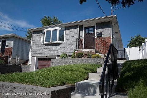 Photo of 3498 Richmond Avenue, Staten Island, NY 10312 (MLS # 2400695)