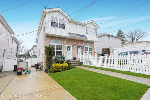 Photo of 205 Egbert Avenue, Staten Island, NY 10310 (MLS # 2401833)