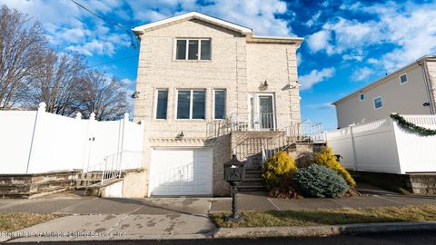 Photo of 61 Farraday Street, Staten Island, NY 10314 (MLS # 1160472)