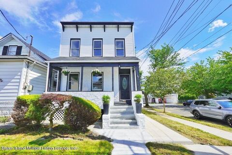 Photo of 24 Butler Place, Staten Island, NY 10305 (MLS # 1164988)