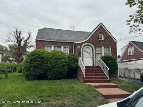 Photo of 143 Bedford Avenue, Staten Island, NY 10306 (MLS # 2502817)