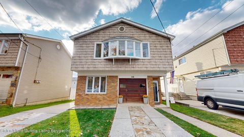 Photo of 89 Escanaba Avenue, Staten Island, NY 10308 (MLS # 1165985)