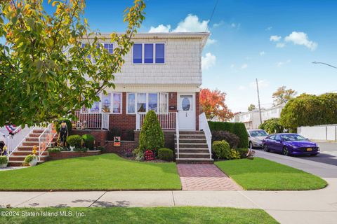 Photo of 178 Spratt Avenue, Staten Island, NY 10306 (MLS # 2405953)