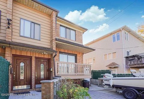 Photo of 86 Tioga Street, Staten Island, NY 10301 (MLS # 2505921)