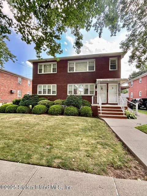 Photo of 428 Cromwell Avenue, Staten Island, NY 10305 (MLS # 2504203)