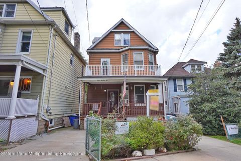 Photo of 302 Westervelt Avenue, Staten Island, NY 10301 (MLS # 1157880)