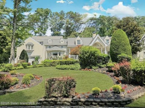 Photo of 26 Highpoint Road, Staten Island, NY 10304 (MLS # 2504578)