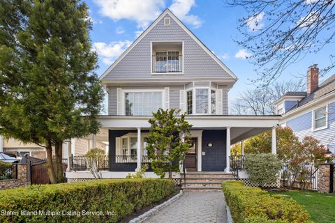 Photo of 142 Manor Road, Staten Island, NY 10310 (MLS # 2401972)