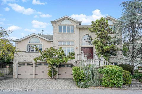 Photo of 17 Sabrina Lane, Staten Island, NY 10304 (MLS # 2505273)