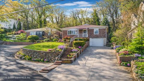 Photo of 55 Longview Road, Staten Island, NY 10304 (MLS # 2601550)