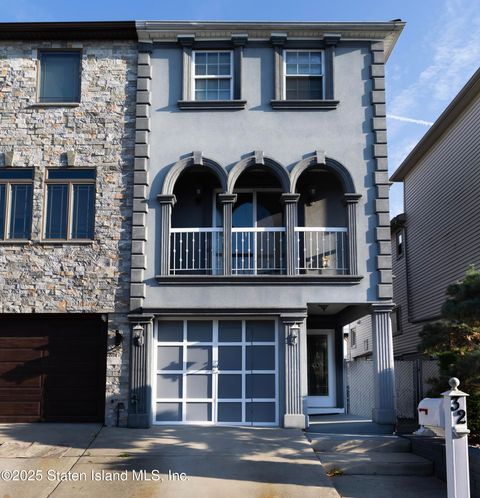 Photo of 32 Ebey Lane, Staten Island, NY 10312 (MLS # 2505296)