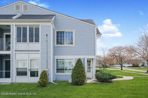 Photo of 521 Correll Avenue, Staten Island, NY 10309 (MLS # 2602006)