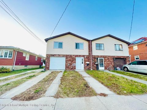 Photo of 221 Cuba Avenue, Staten Island, NY 10306 (MLS # 1159911)