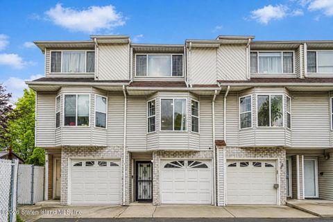 Photo of 33 Linda Lane, Staten Island, NY 10312 (MLS # 2602496)